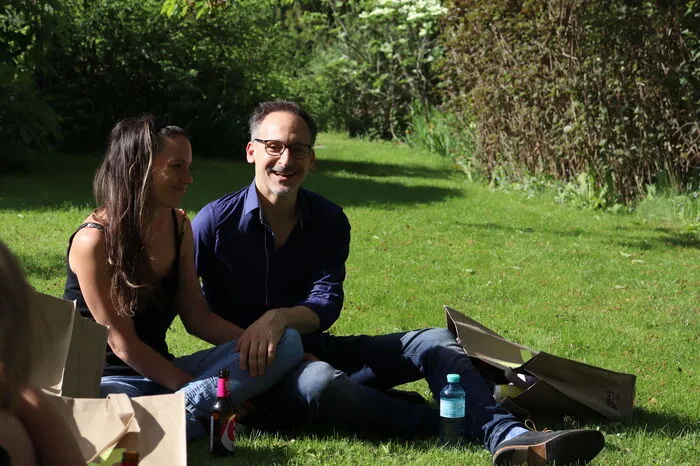 Die Teilnehmerinnen und Teilnehmer nahmen eine Picknick-Decke mit...