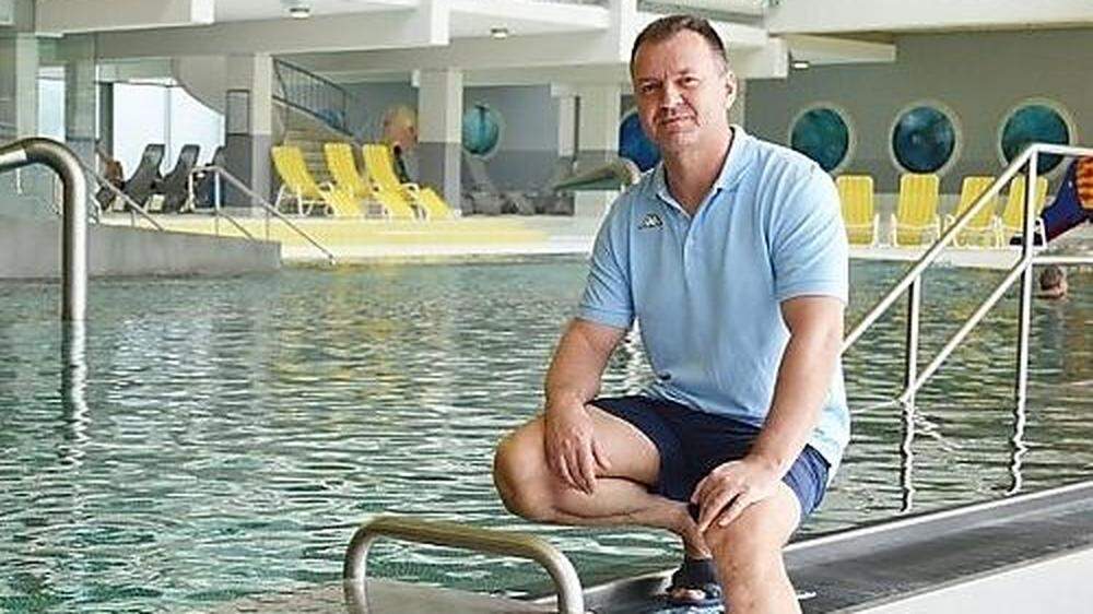 Einer der beiden Bademeister: Arnold Eisemann rettete bereits im März ein Kind vor dem Ertrinken