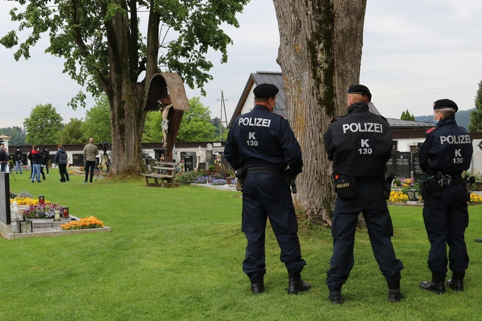 Zahlreiche Polizisten waren im Einsatz, weil man bis zuletzt nicht wusste, wieviele Leute kommen