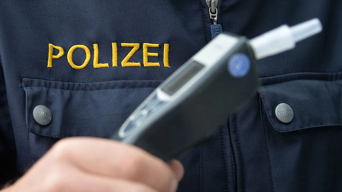 Der Lenker wurde zweimal stark alkoholisiert von der Polizei aufgehalten