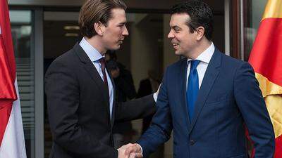Sebastian Kurz mit Mazedoniens Außenminister Nikola Poposki 