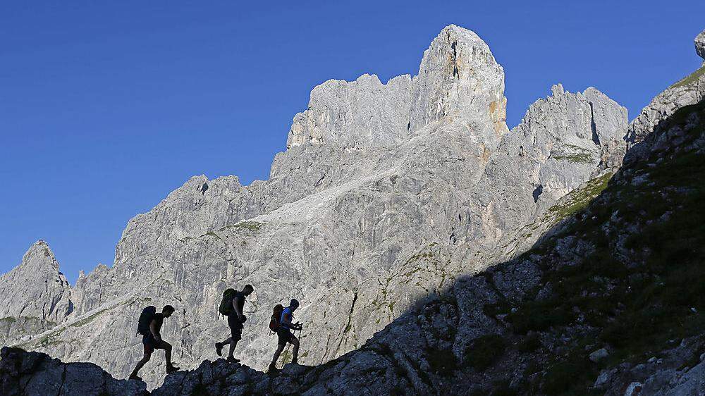 Bergsteiger beim Aufstieg zum Steiglpass