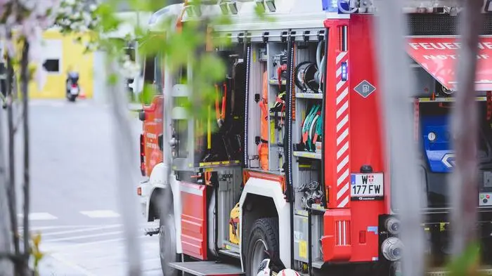 Brand in Liftschacht | Die Feuerwehrleute der Gruppenwache Am Spitz retteten der Mutter und ihrem Sohn vermutlich das Leben