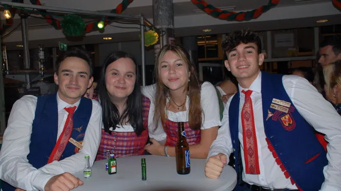 Am vergangenen Samstag lud die Marktmusik Sinabelkirchen zu ihrem Oktoberfest. Neben Blasmusik - unter anderem von Gastkapellen - und Tanzmusik von den "Lausern" gab es auch regionale Spezialitäten.