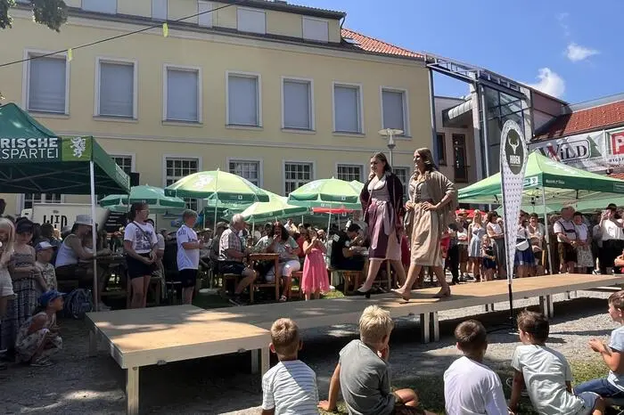 ... auch eine Modenschau von „Trachten Hiden“ gab es.