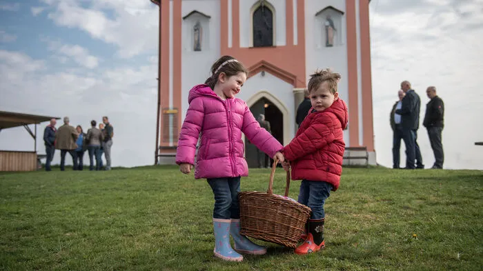 Auch in der Dreifaltigkeitskapelle in Glojach ist die Osterspeisensegnung ein wichtiger Termin im Kirchenjahr.