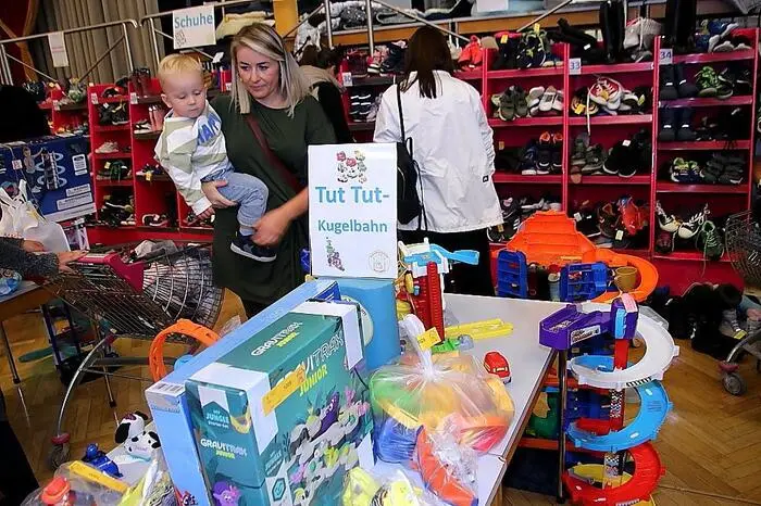 Nicht abgeholte Gegenstände und gespendete Gegenstände werden an ein Kinderheim in Ungarn weitergegeben.