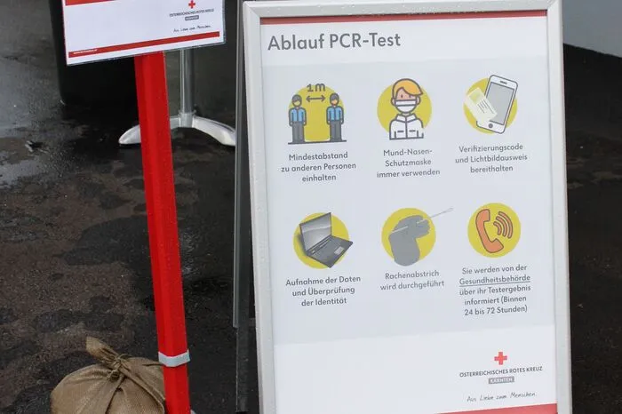 Personen, die nicht mit dem eigenen Auto kommen könnten, würden von den Mitarbeitern des Roten Kreuzes weiterhin zu Hause getestet.