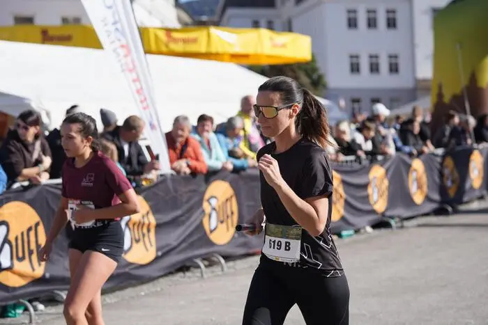 Außerdem bewältigten die Sportlerinnen und Sportler einen neuen Dreier-Teambewerb sowie einen stimmungsvollen „Rave Run“ am Nachmittag – eine „Laufparty“ über zwei Kilometer ohne Wettbewerbscharakter.