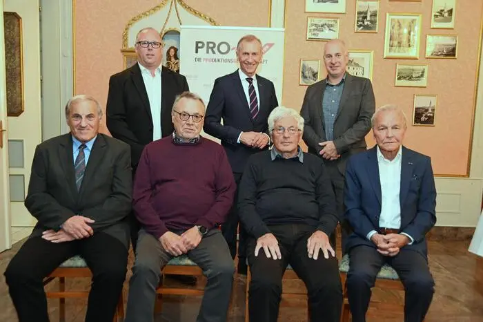 Nach der Überreichung der Urkunden und der Ehrengeschenke lud man die Geehrten samt Begleitung zu einem festlichen Dinner im Gasthaus Zechner ein.