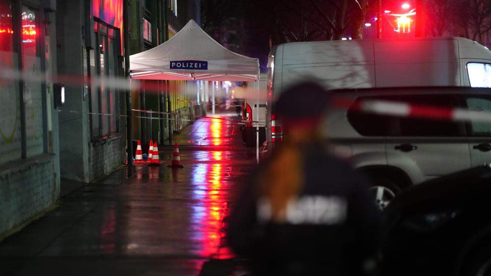 Drei Frauen sind am Freitagabend in einem Bordell in Wien-Brigittenau tot aufgefunden worden
