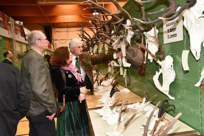 Feierlich umrahmt wurde die Versammlung von der Jagdhornbläsergruppe Neumarkt.