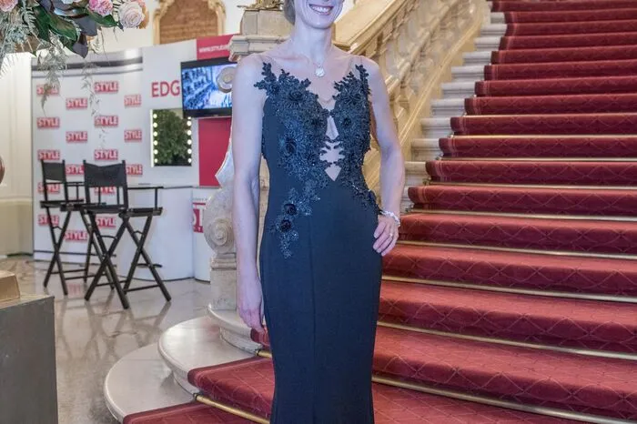 Barbara Mittermayr in einem Kleid vom S'finks.
