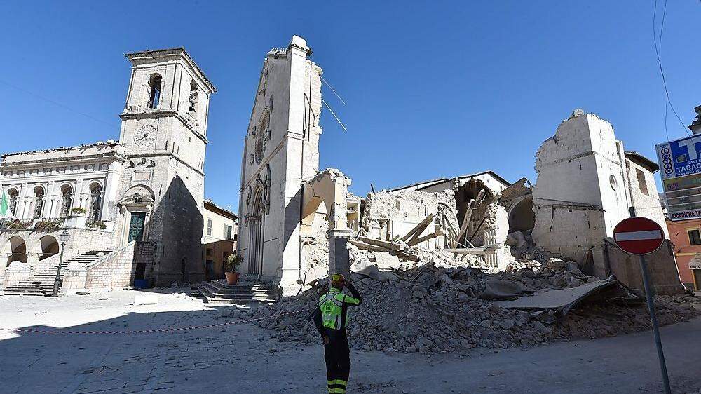 Die völlig zerstörte Basilika des Heiligen Benedikts in Norcia