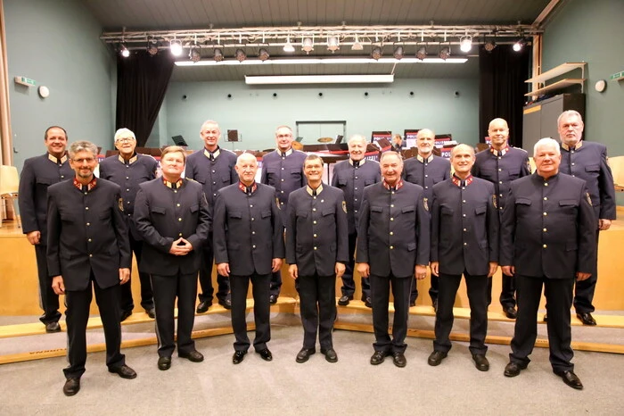 ... und Polizeichor (Ernst Pollheimer) Kärnten immer wieder in den Dienst einer guten Sache. 
