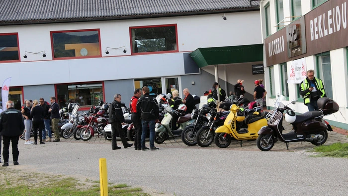 Die mehr als 50 Biker aus Kärnten und Slowenien versammelten sich vor dem Geschäft B12 Motorbekleidung am Kreisverkehr in Einersdorf/Nonča vas