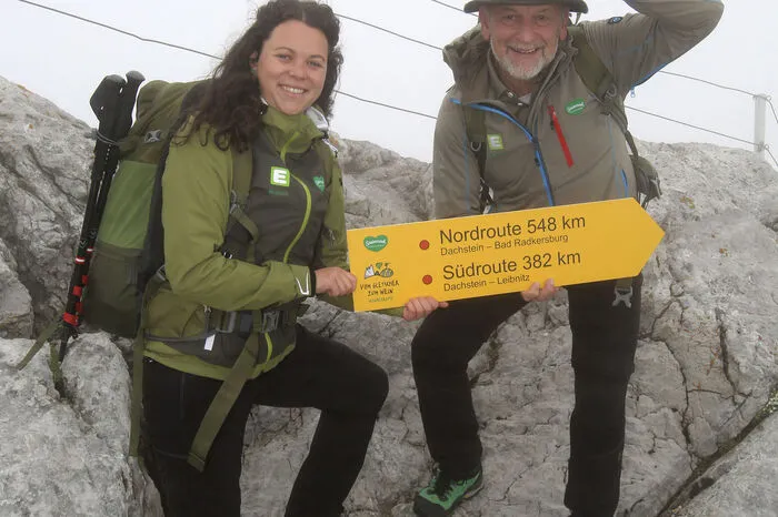 Zum Start traf man sich am Dachstein - auf 60 Wander-Etappen geht es in den kommenden eineinhalb bis zwei Monaten "Vom Gletscher zum Wein".
