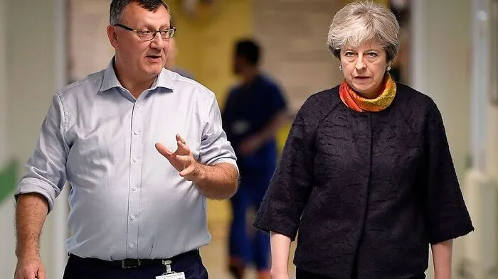 Theresa May bei einem Besuch im Frimley Park Hospital