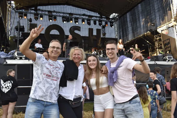 Klicken Sie sich durch die besten Fotos eines sommerlichen Open-Air-Konzertabends!
