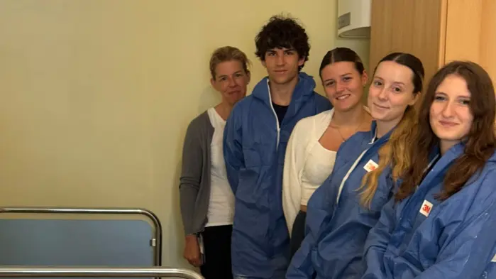 Mit Pinsel und Farbeimer waren die Lehrlinge in der Notschlafstelle aktiv