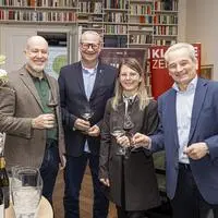 Freuten sich über den gelungenen Auftakt: Messe-Geschäftsführer Bernhard Erler, Präsident Klaus Gürtler vom Kärntner Sommelierverein, Christina Maltschnig vom Kärntner Weinbauverband und Zeremonienmeister Horst Wild (von links)