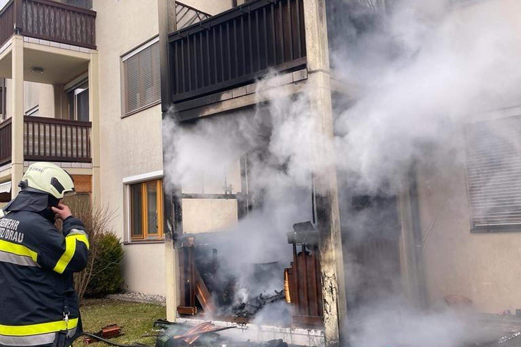 Kärnten | Brand in Mehrparteienhaus: Bewohner erlitt Rauchgasvergiftung