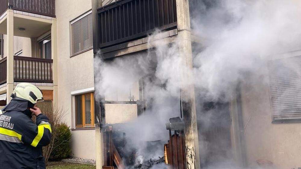 Balkonbrand griff auf obere Wohnung über