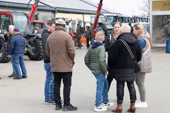 Zahlreiche Besucher nutzten die Gelegenheit, sich über die neuesten Entwicklungen in der Land- und Forsttechnik zu informieren.