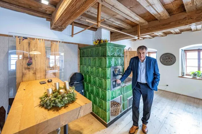 Vier Wochen lang gingen 30 Personen im Haus aus und ein. Hausbesitzer Franz Wimberger erinnert sich zurück: "Wir hatten nur das Schlafzimmer und das Bad im oberen Stock zur Verfügung. Ich habe das ein bisschen unterschätzt."