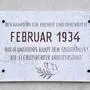 Februar 1934 -  eine Gedenktafel am Schlingerhof in Floridsdorf. Es erinnert an den Bürgerkrieg  im Jahre 1934, den Kämpfen zwischen der Heimwehr und dem Schutzbund. 21. Bezirk, Floridsdorf, 1210, Wien. Österreich