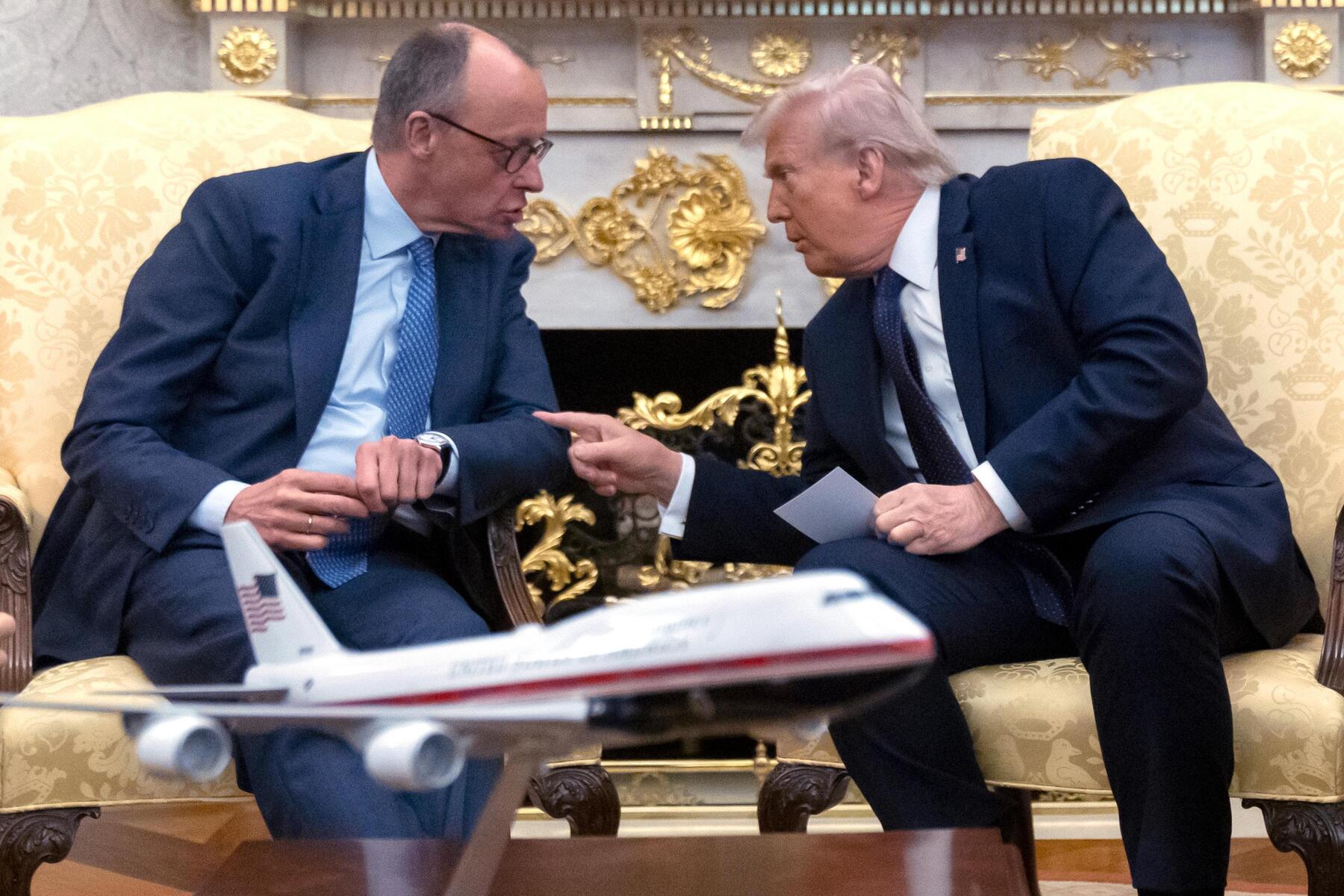 Trump droht mit Truppenabzug, Deutschland reagiert gelassen