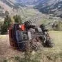 Ein umgestürztes landwirtschaftliches Fahrzeug 
