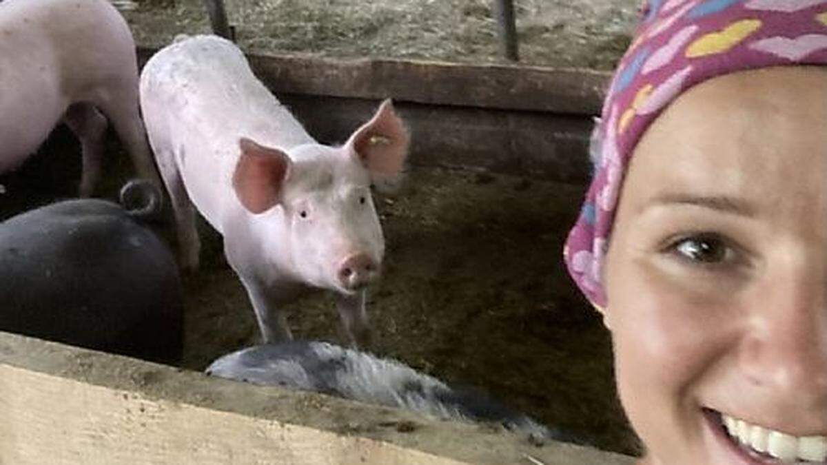 Stefanie Ofner versorgt in Afritz auf ihrem Bergbauernhof in 1060 Meter Seehöhe 80 Schweine