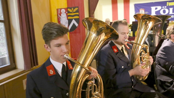 Das traditionelle Frühjahrskonzert der Feuerwehrmusik Pölling/St. Georgen am Längsee (Kapellmeister Jürgen Buggelsheim) ging am Freitag in Passering über die Bühne. 