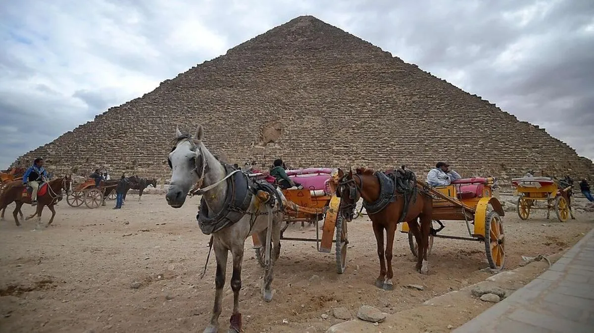 Touristenflaute vor den Pyramiden