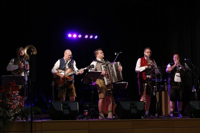 Für beste Stimmung sorgte die Gruppe die "Oberkrainer Spü'leit".