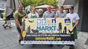 Einige Vereinsmitglieder rund um Obmann Hannes Lenz (3. v.r.)