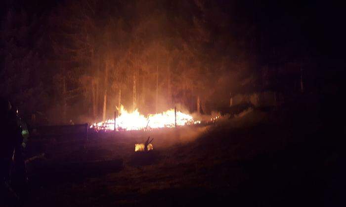 Die Hütte brannte vollständig nieder