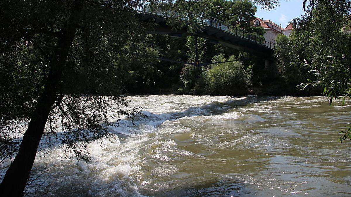 Wasserstand der Mur ist nach starkem Regen wieder gestiegen