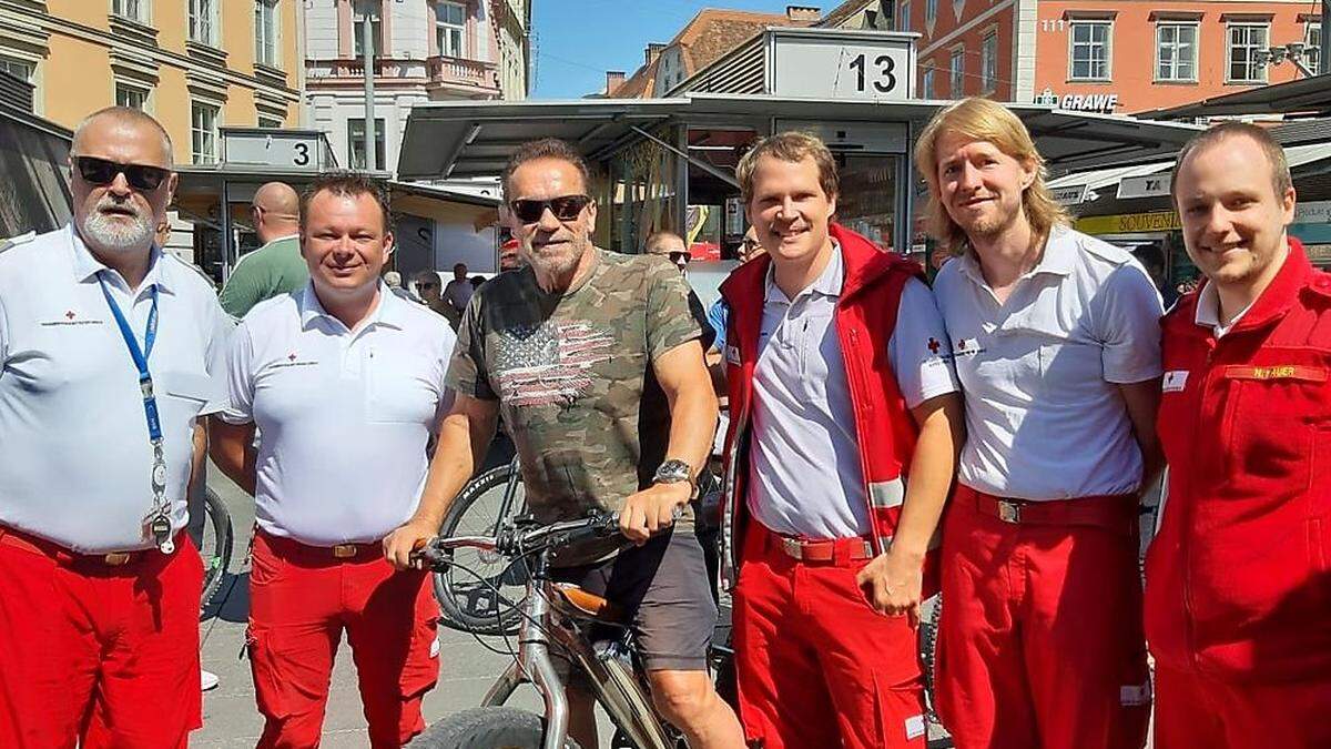 Respektbekundung von Arnie, der zufällig zur Grazer Demo stieß	