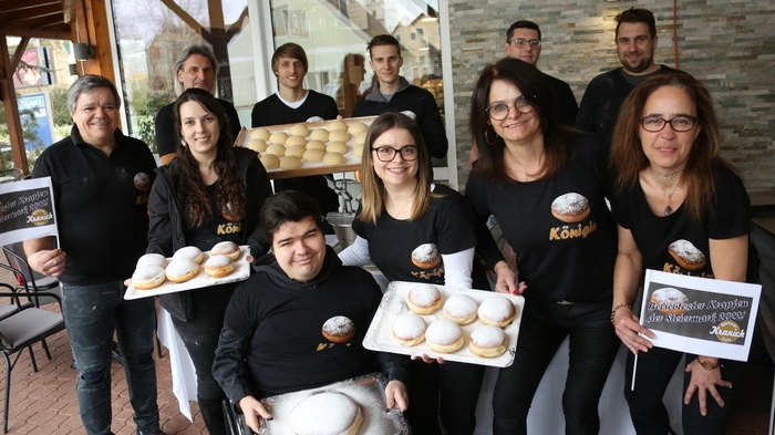 Krapfenparty im Cafe Kranich in St. Peter am Ottersbach.