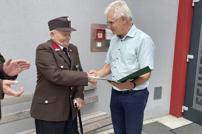 Hartls Bürgermeister Hermann Grassl zollt seinen Respekt