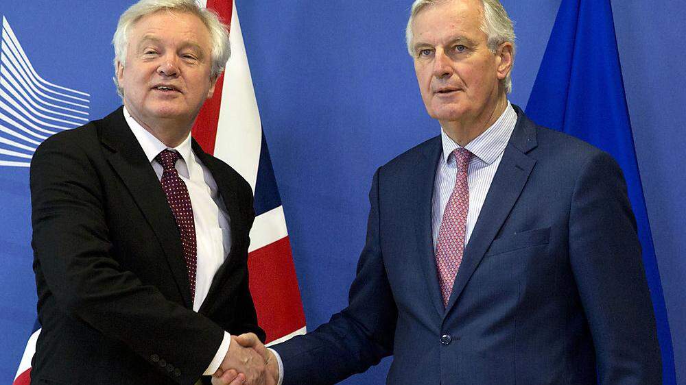 EU-Chefverhandler Michel Barnier und der britische Brexit-Minister David Davis sprechen von einem &quot;entscheidenden Schritt&quot;. 