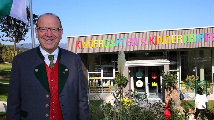 Sehr viele Bewohner waren zur Feierstunde gekommen, unter ihnen die Landesrätin Barbara Eibinger-Miedl, selbst in Sankt Bartholomä beheimatet, die Nationalratsabgeordneten Ernst Gödl und Kurt Egger, Bezirkshauptmann Andreas weitlauer sowie zahlreiche Bürgermeister aus den Bezirken Graz-Umgebung und Voitsberg.