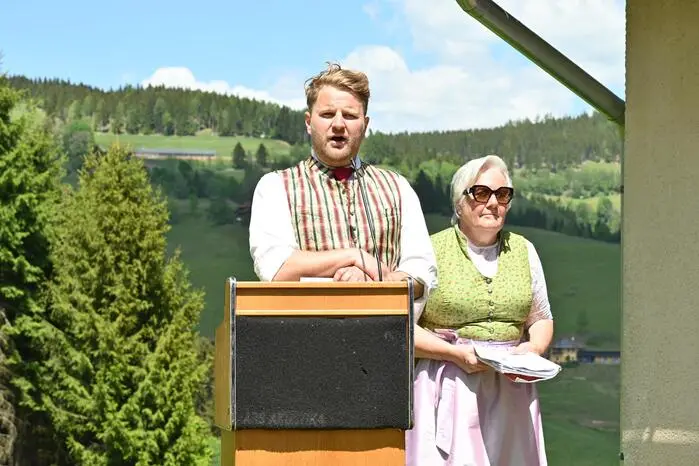 Charmant führte Sprecherin Ingrid Sabitzer-Vizthum durch das Programm. (im Bild v.l. Obmann Wolfgang Krassnitzer und Sprecherin Ingrid Sabitzer-Vizthum)
