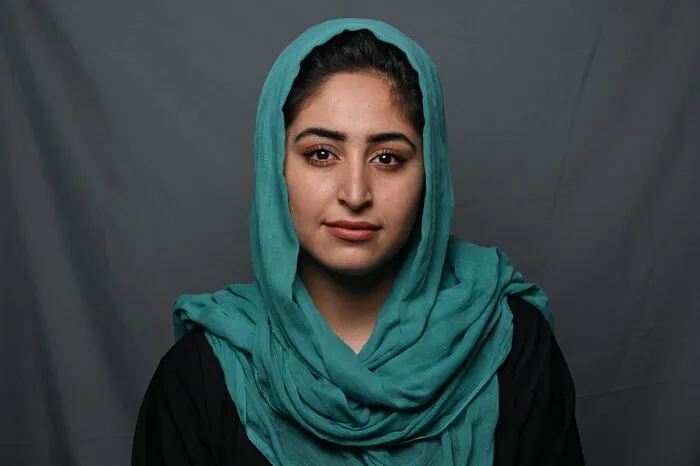 Radiojournalistin und Künstlerin Rozina Sherzad (19).