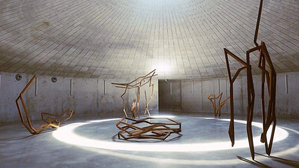 Robert Schads tonnenschwere Skulpturen, die wie in den Raum gesetzte, abstrakte Zeichnungen wirken 