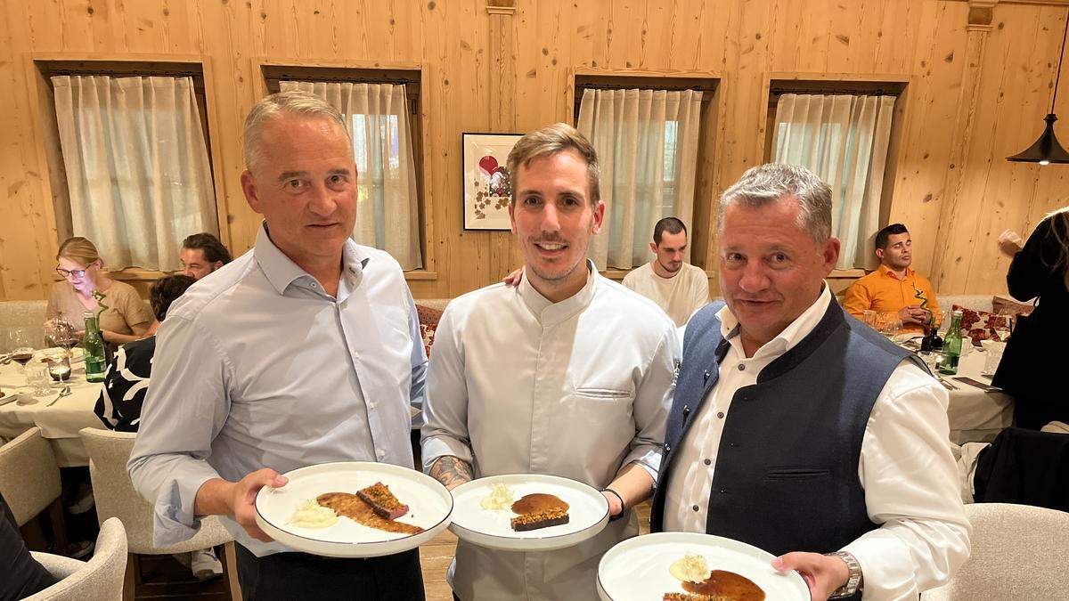 Gastgeber auf der Teichalm: Die Brüder Alfred (links) und Franz Pierer mit Haubenkoch Lovro Balind (Mitte)