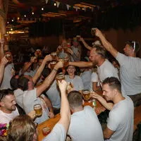 Auch Poltergruppen waren im Altausseer Bierzelt unterwegs