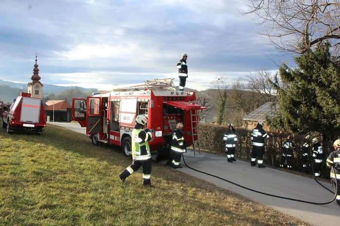 In Eibiswald hatte ein Kompostshaufen zu brennen begonnen.